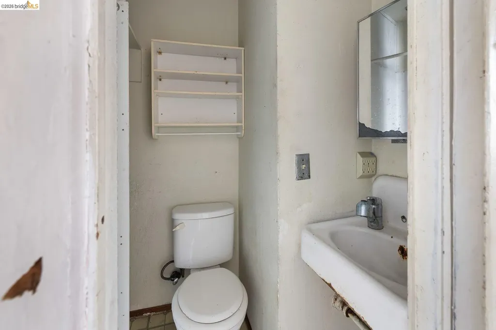 1528 International Boulevard Oakland CA 94606