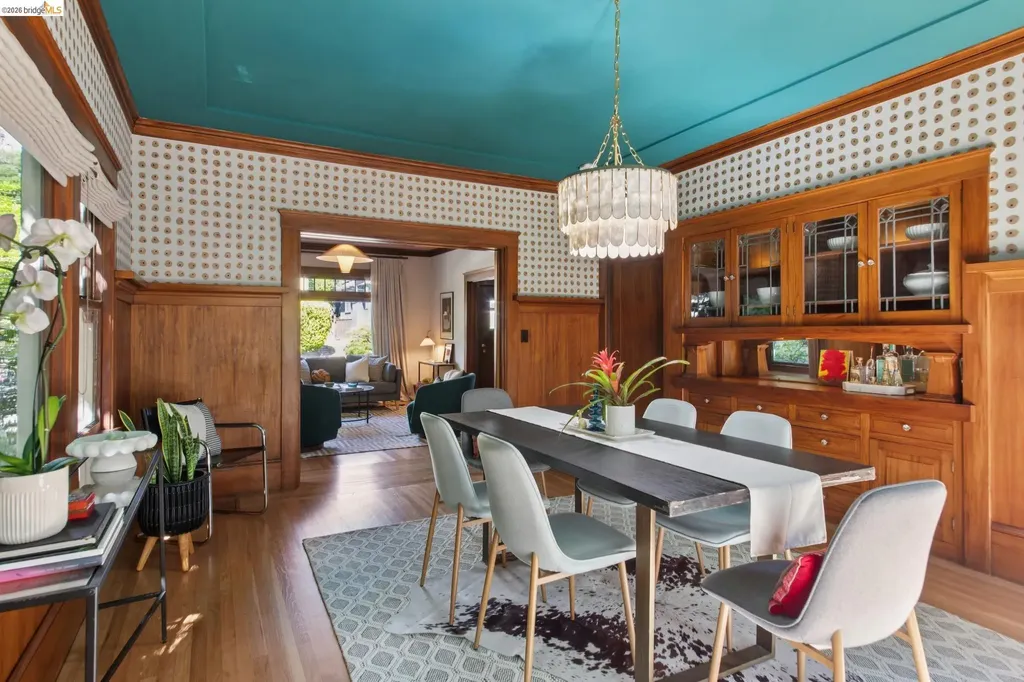 579 Kenmore Avenue Oakland CA 94610