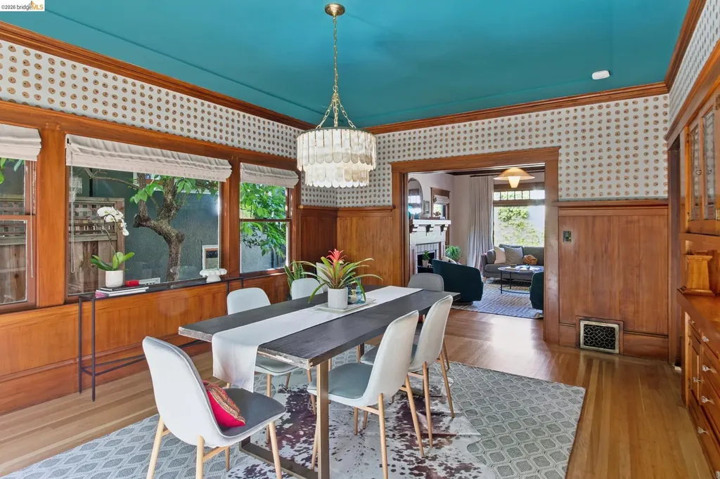 579 Kenmore Avenue Oakland CA 94610