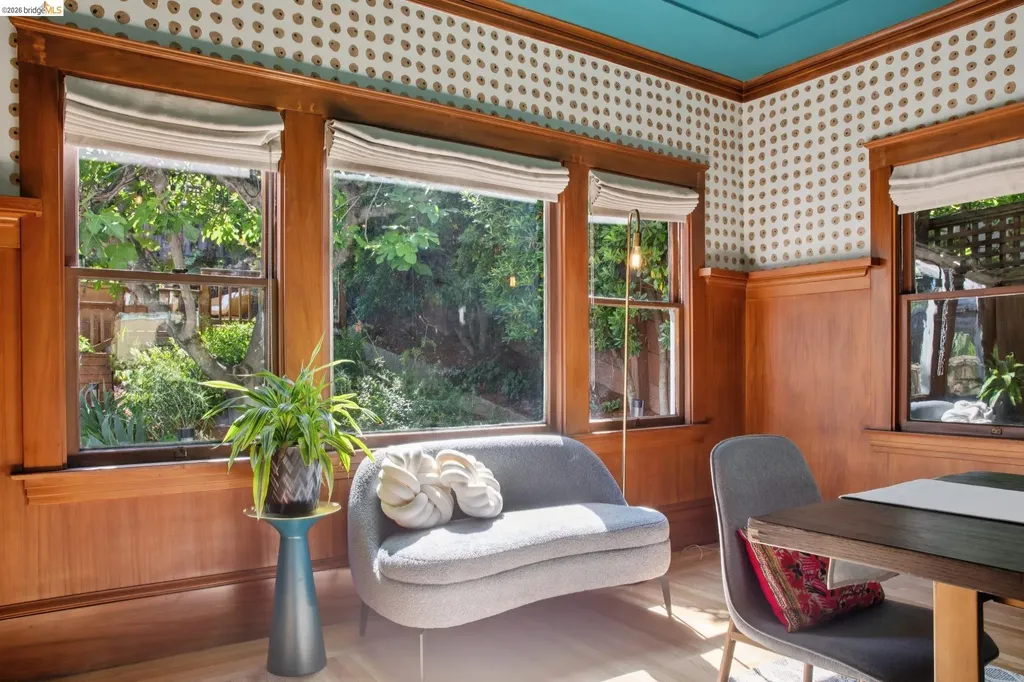 579 Kenmore Avenue Oakland CA 94610