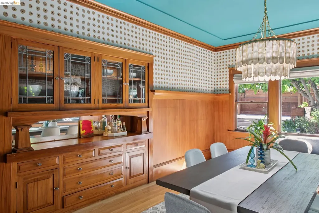 579 Kenmore Avenue Oakland CA 94610