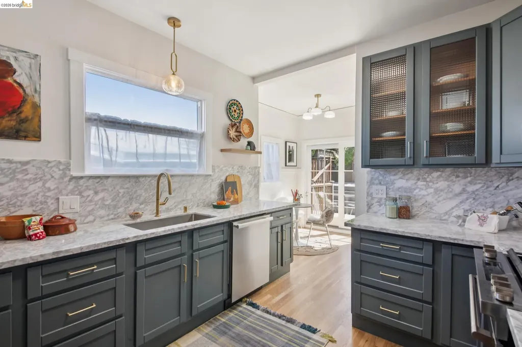 579 Kenmore Avenue Oakland CA 94610