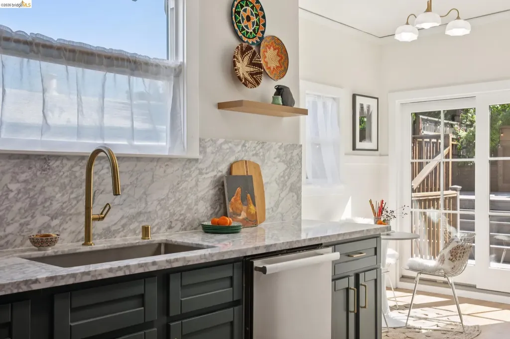 579 Kenmore Avenue Oakland CA 94610