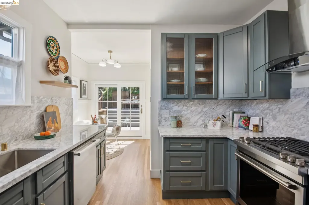 579 Kenmore Avenue Oakland CA 94610