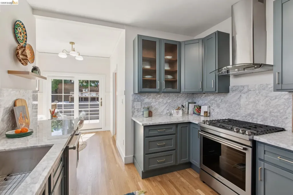 579 Kenmore Avenue Oakland CA 94610