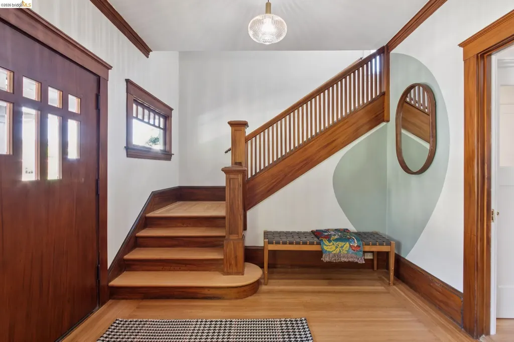 579 Kenmore Avenue Oakland CA 94610