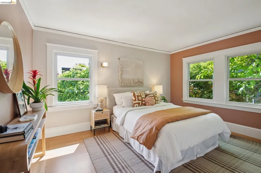 579 Kenmore Avenue Oakland CA 94610