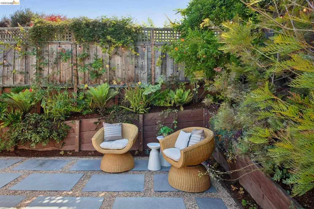 579 Kenmore Avenue Oakland CA 94610