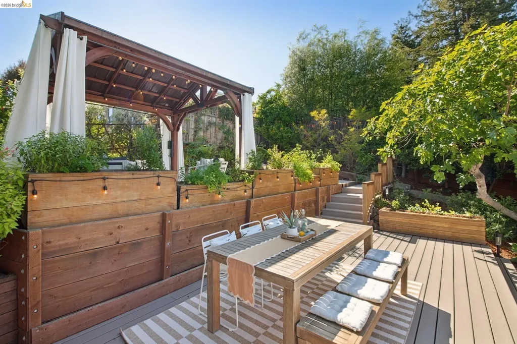 579 Kenmore Avenue Oakland CA 94610