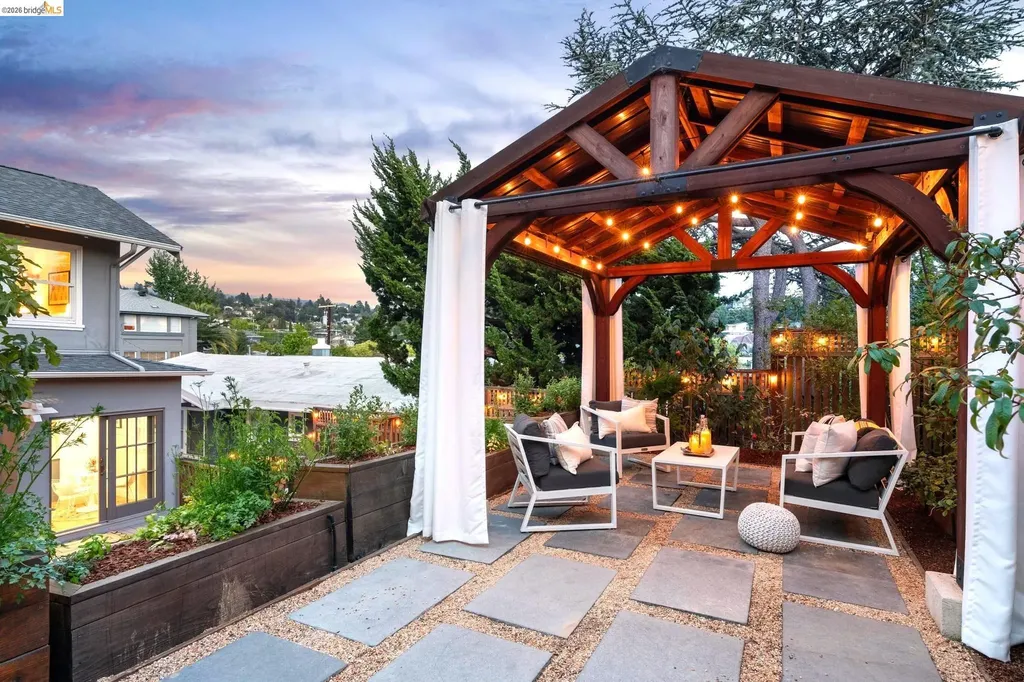 579 Kenmore Avenue Oakland CA 94610