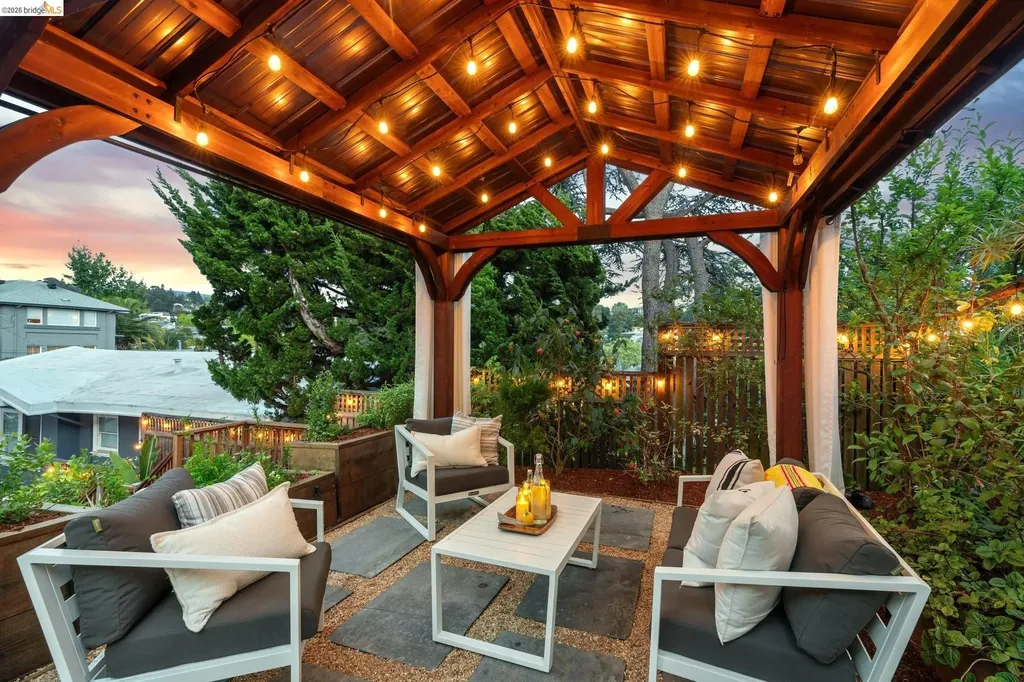 579 Kenmore Avenue Oakland CA 94610