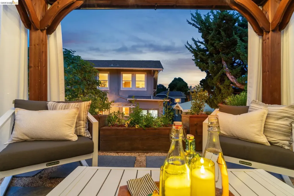 579 Kenmore Avenue Oakland CA 94610