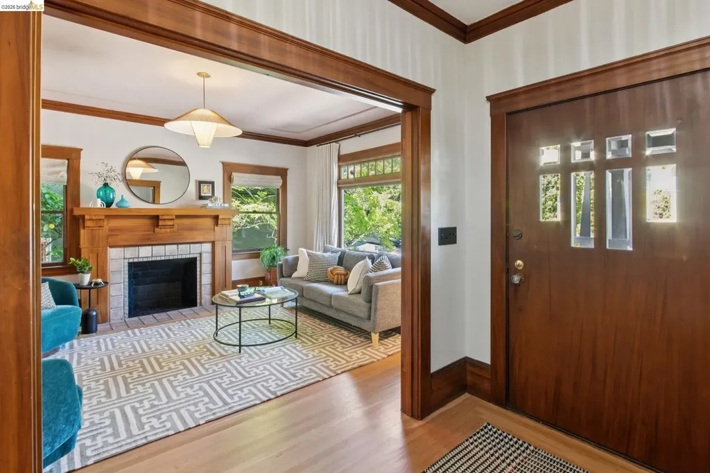 579 Kenmore Avenue Oakland CA 94610