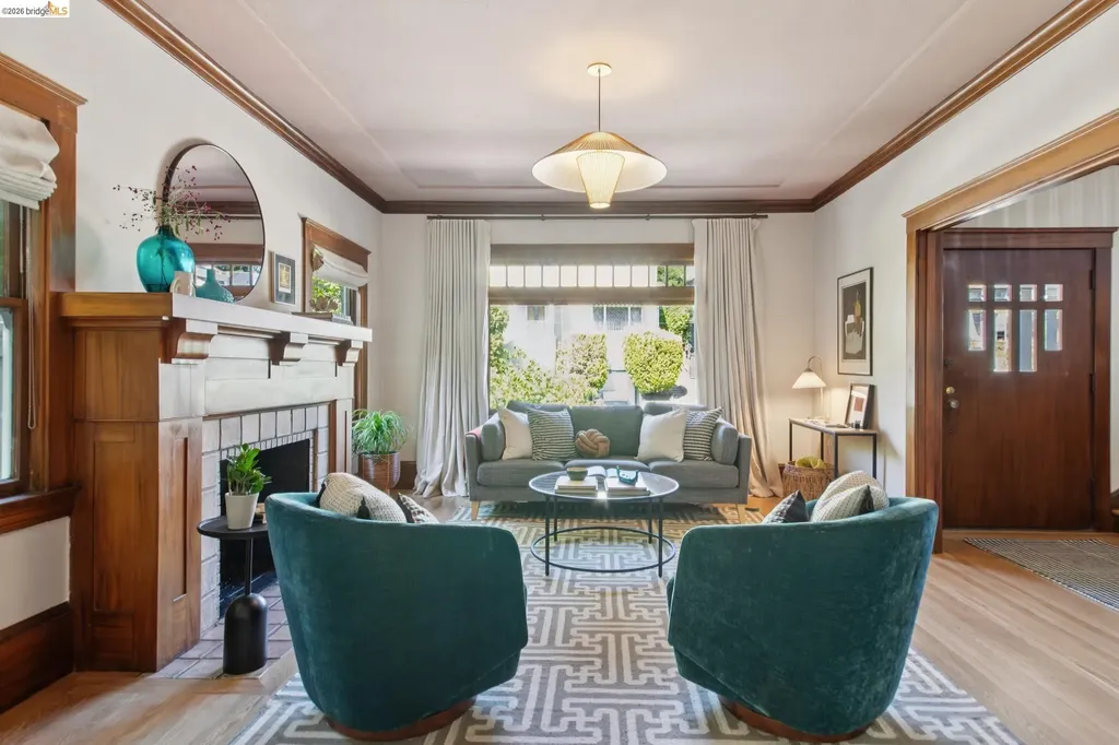579 Kenmore Avenue Oakland CA 94610