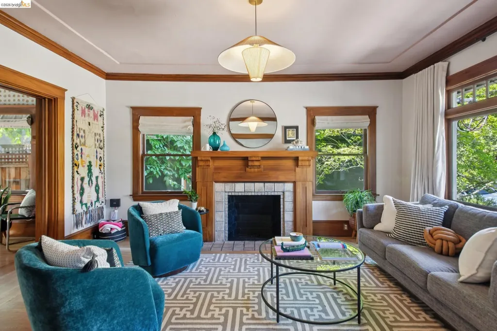 579 Kenmore Avenue Oakland CA 94610
