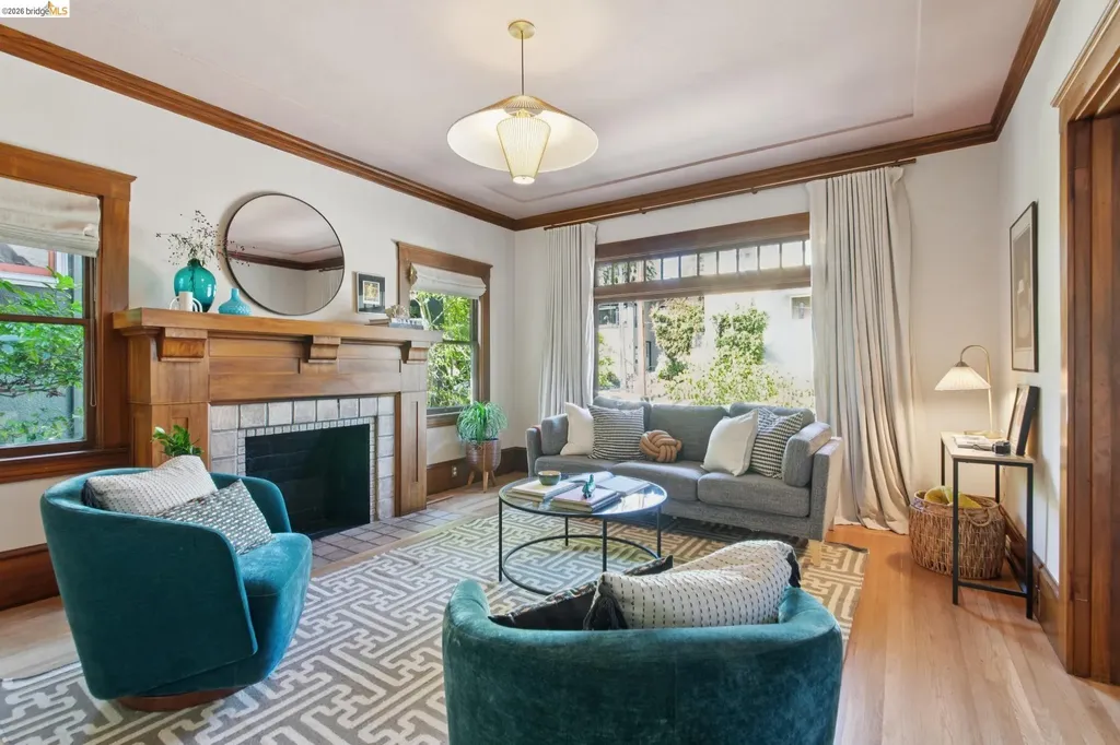 579 Kenmore Avenue Oakland CA 94610