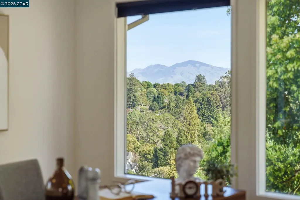 102 Hillcrest Drive Orinda CA 94563