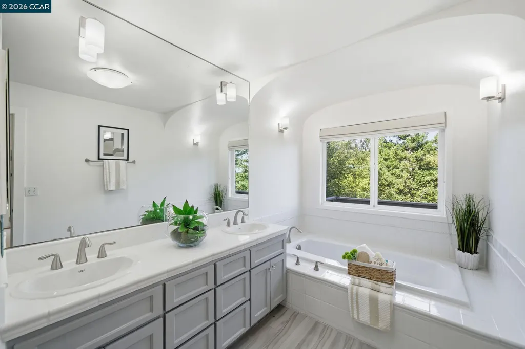 102 Hillcrest Drive Orinda CA 94563
