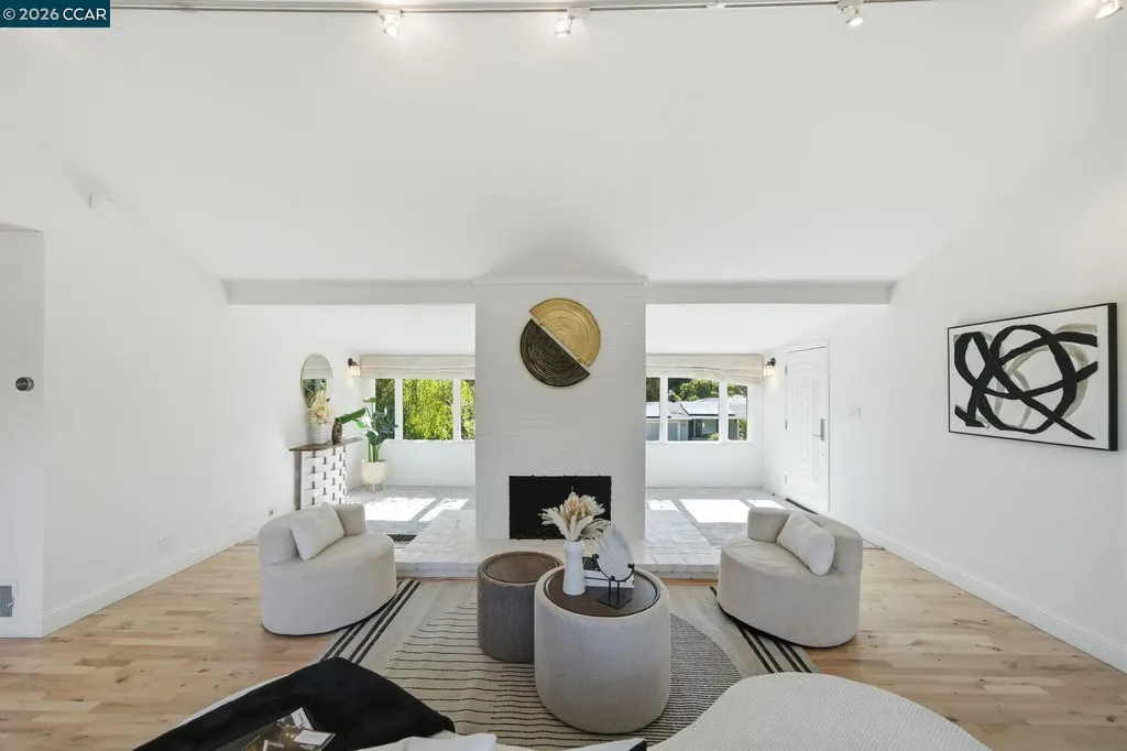 102 Hillcrest Drive Orinda CA 94563