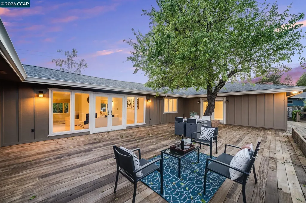 102 Hillcrest Drive Orinda CA 94563