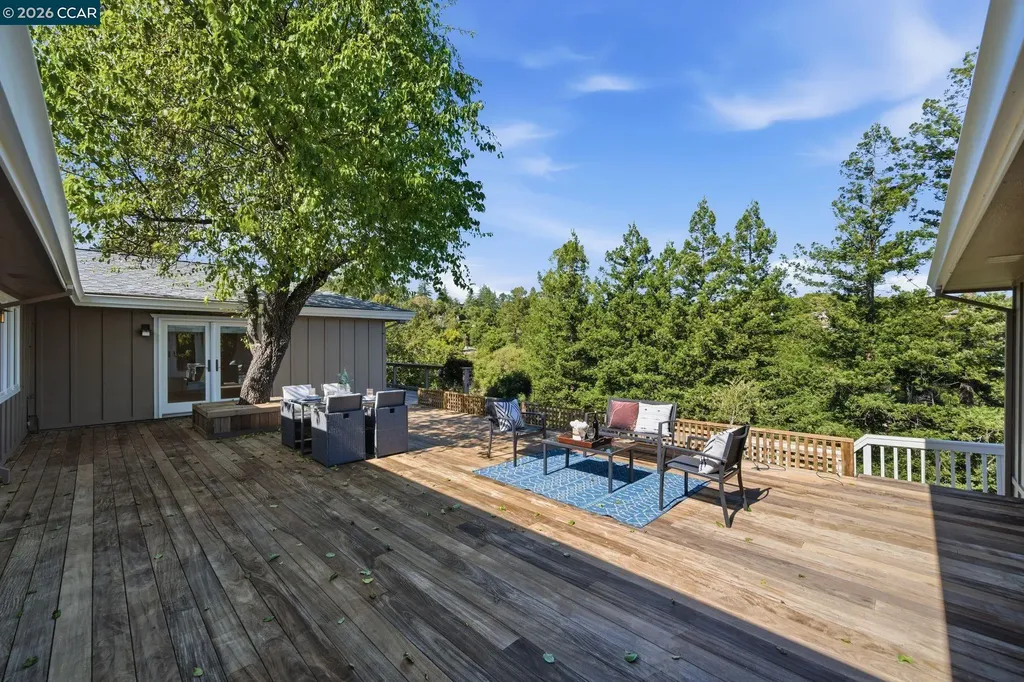 102 Hillcrest Drive Orinda CA 94563