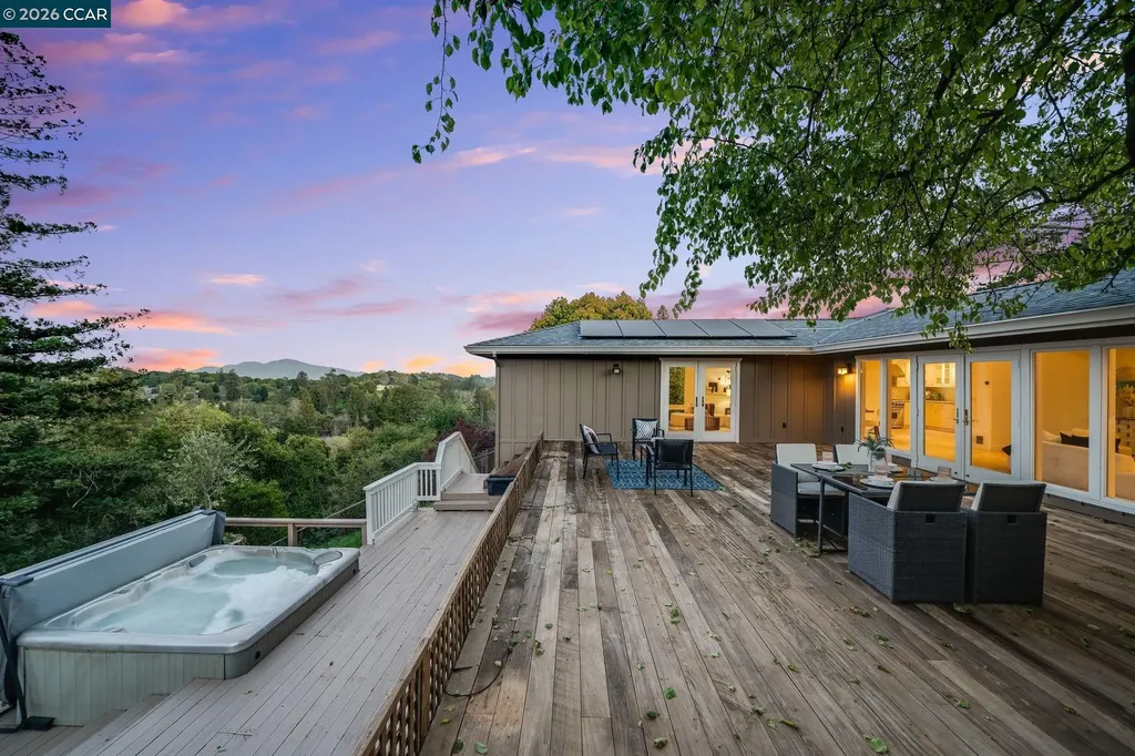 102 Hillcrest Drive Orinda CA 94563