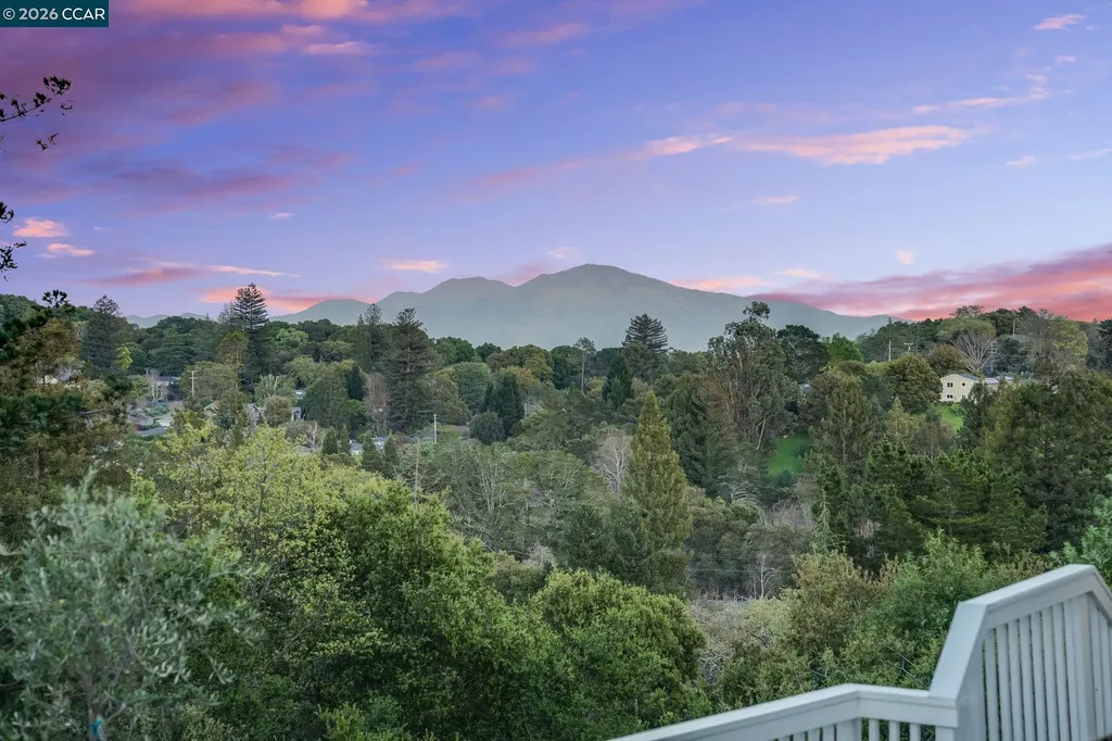 102 Hillcrest Drive Orinda CA 94563