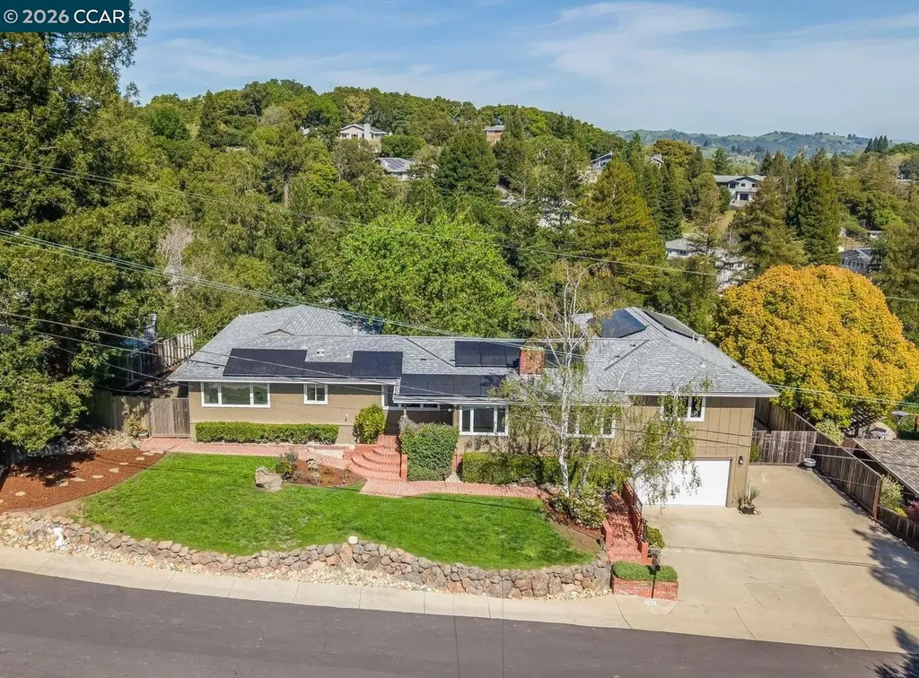 102 Hillcrest Drive Orinda CA 94563