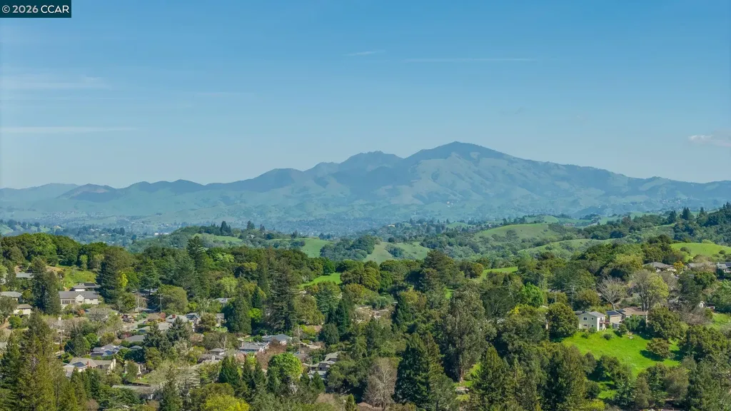 102 Hillcrest Drive Orinda CA 94563