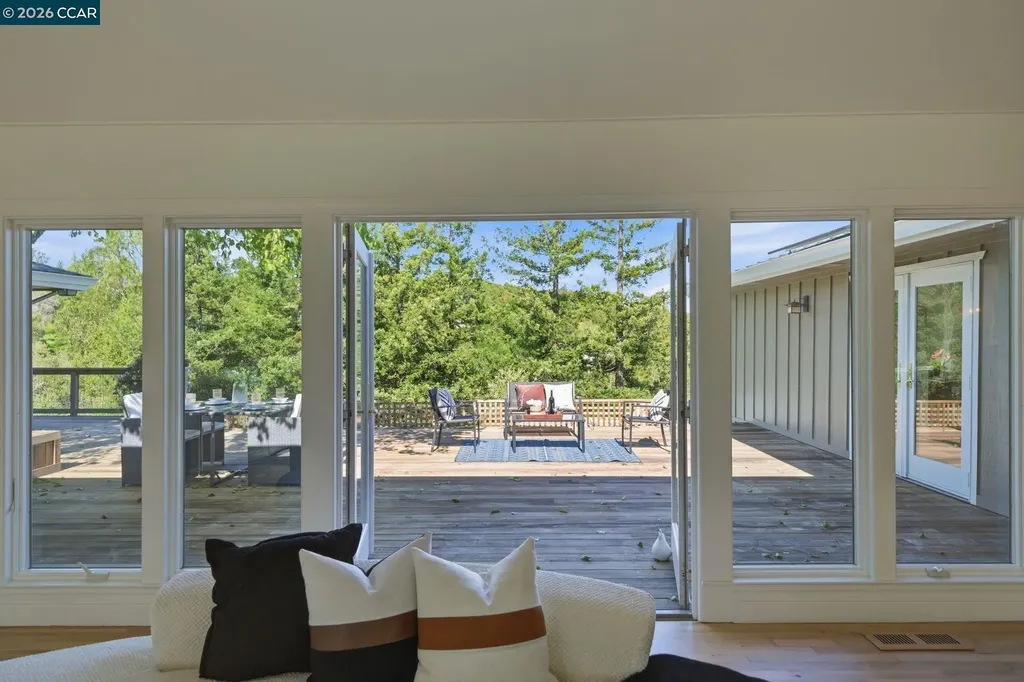 102 Hillcrest Drive Orinda CA 94563