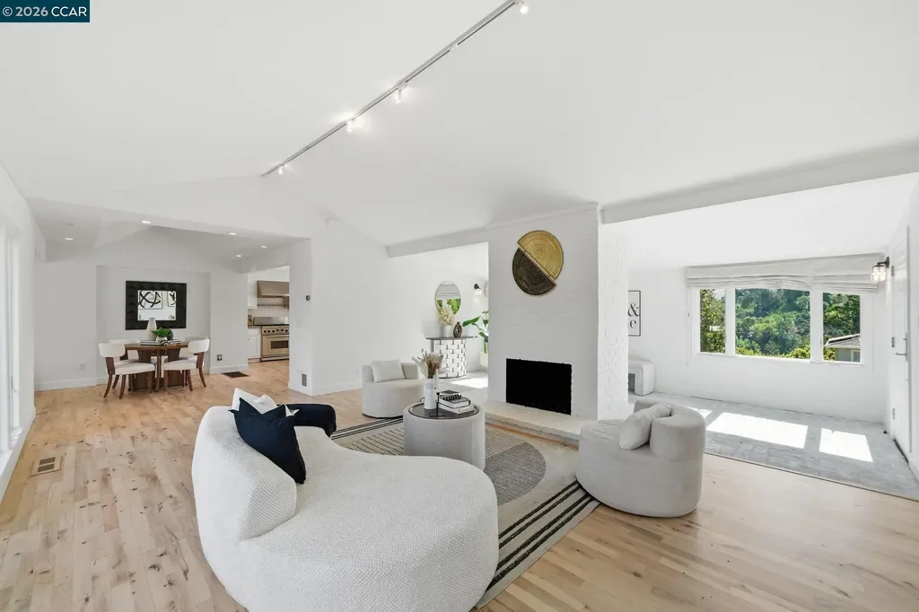 102 Hillcrest Drive Orinda CA 94563