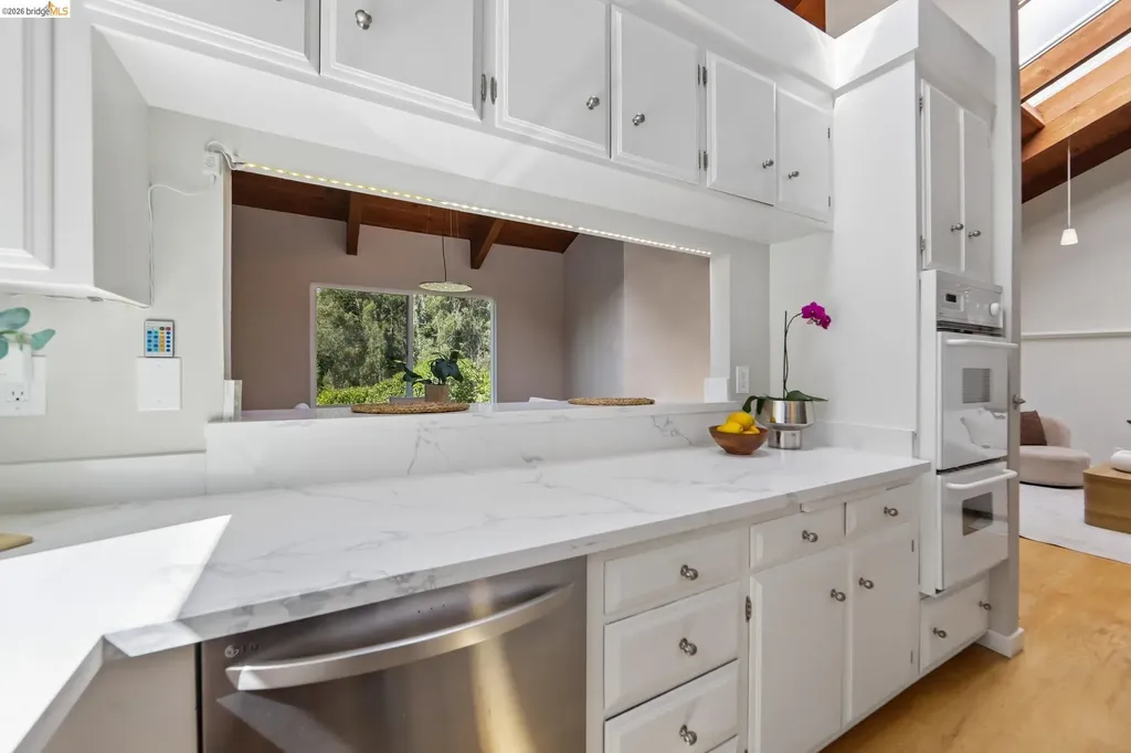 6643 Aitken Drive Oakland CA 94611