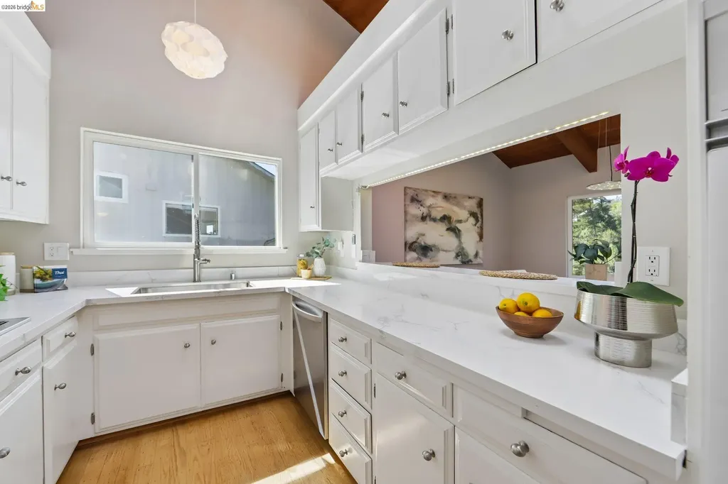6643 Aitken Drive Oakland CA 94611