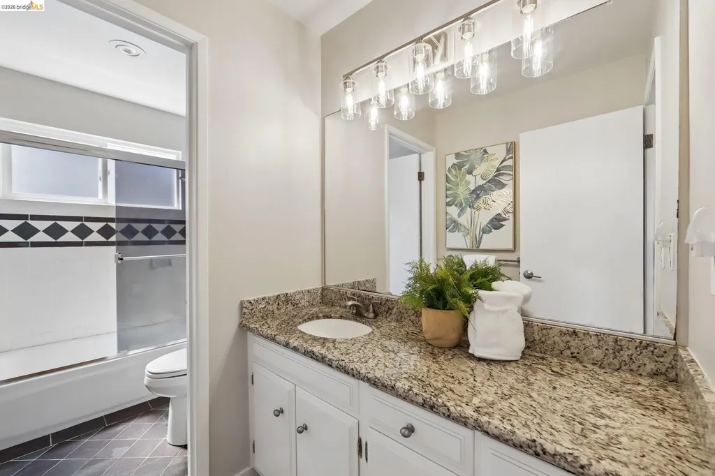 6643 Aitken Drive Oakland CA 94611