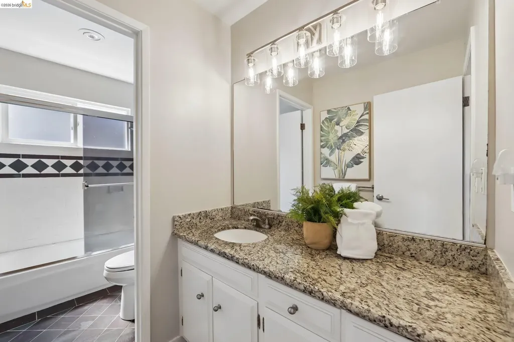 6643 Aitken Drive Oakland CA 94611