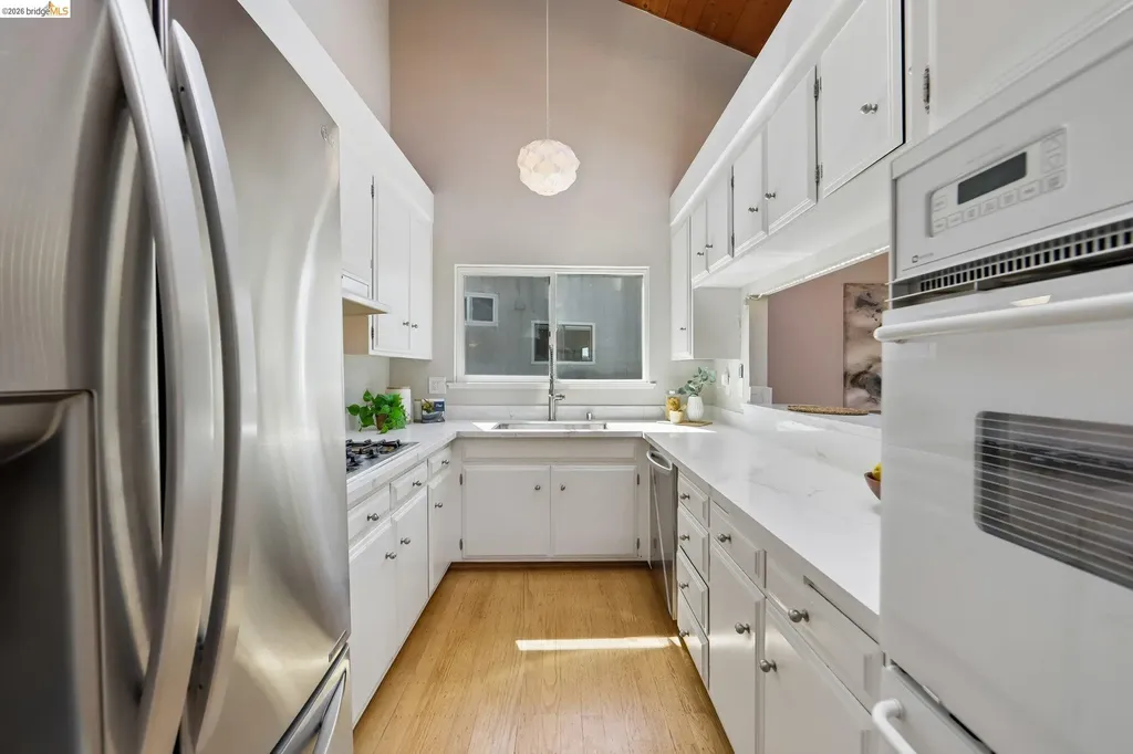 6643 Aitken Drive Oakland CA 94611