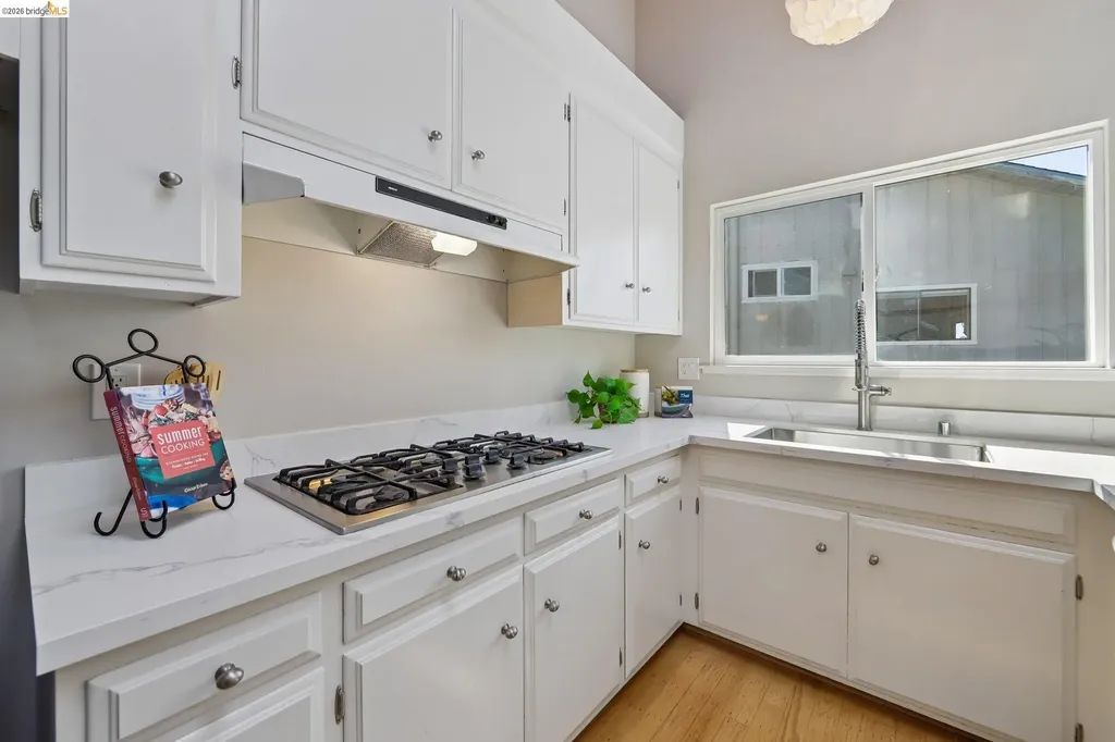6643 Aitken Drive Oakland CA 94611