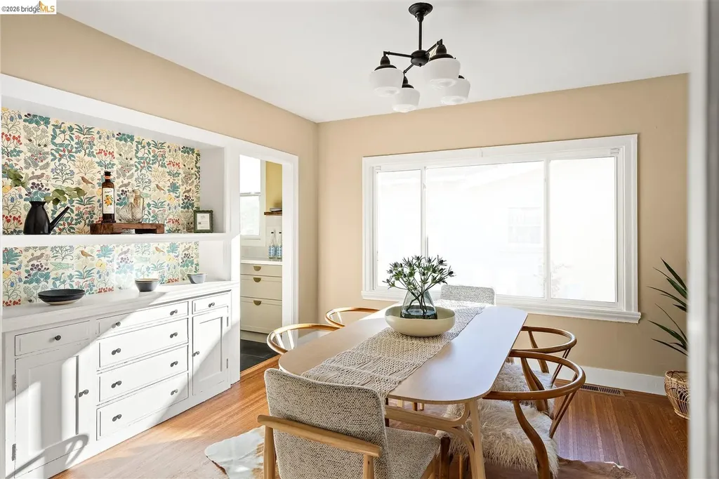 2736 Bartlett Street Oakland CA 94602
