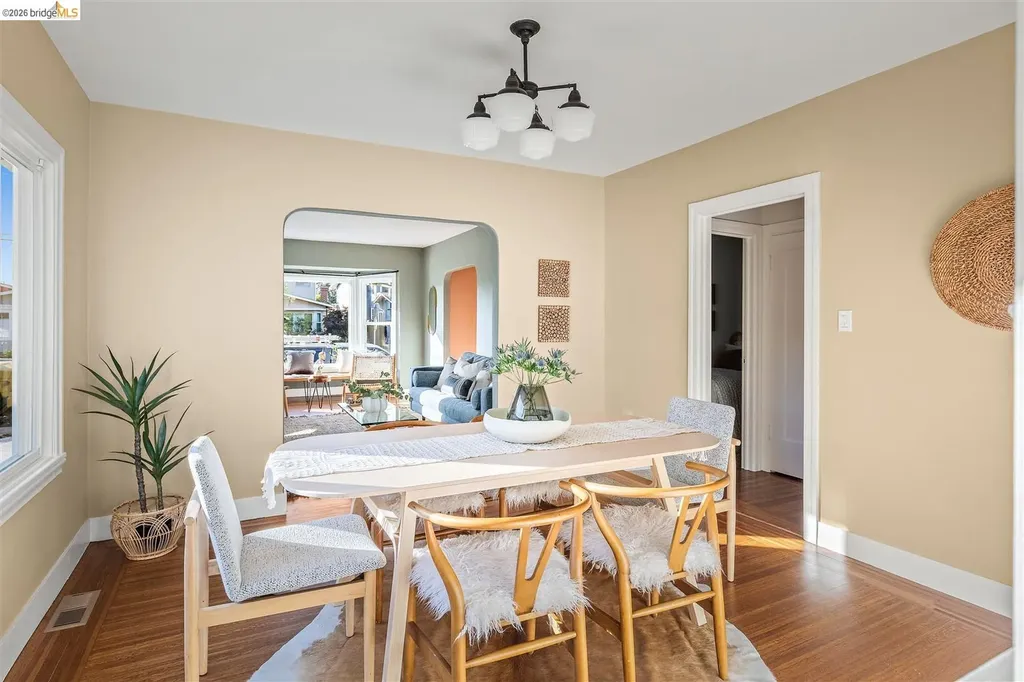 2736 Bartlett Street Oakland CA 94602