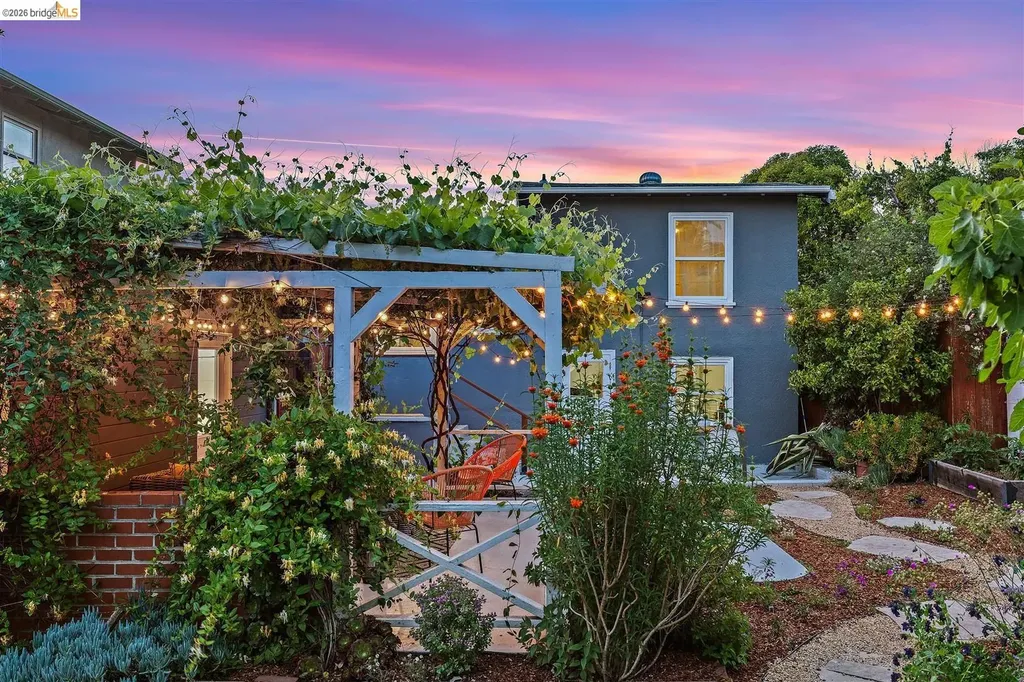 2736 Bartlett Street Oakland CA 94602