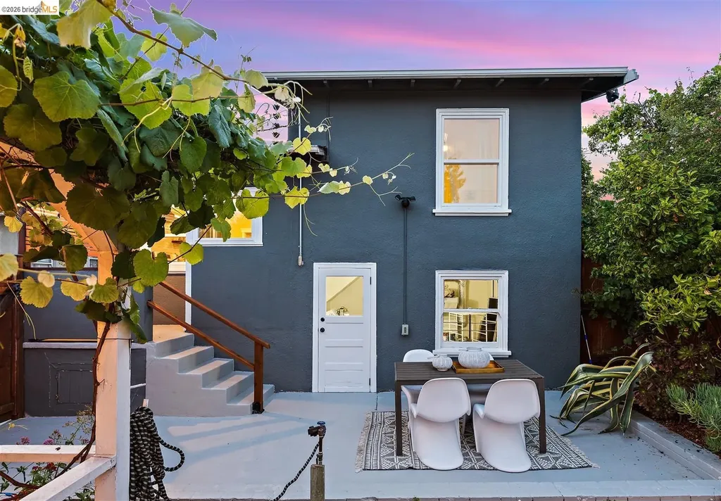 2736 Bartlett Street Oakland CA 94602