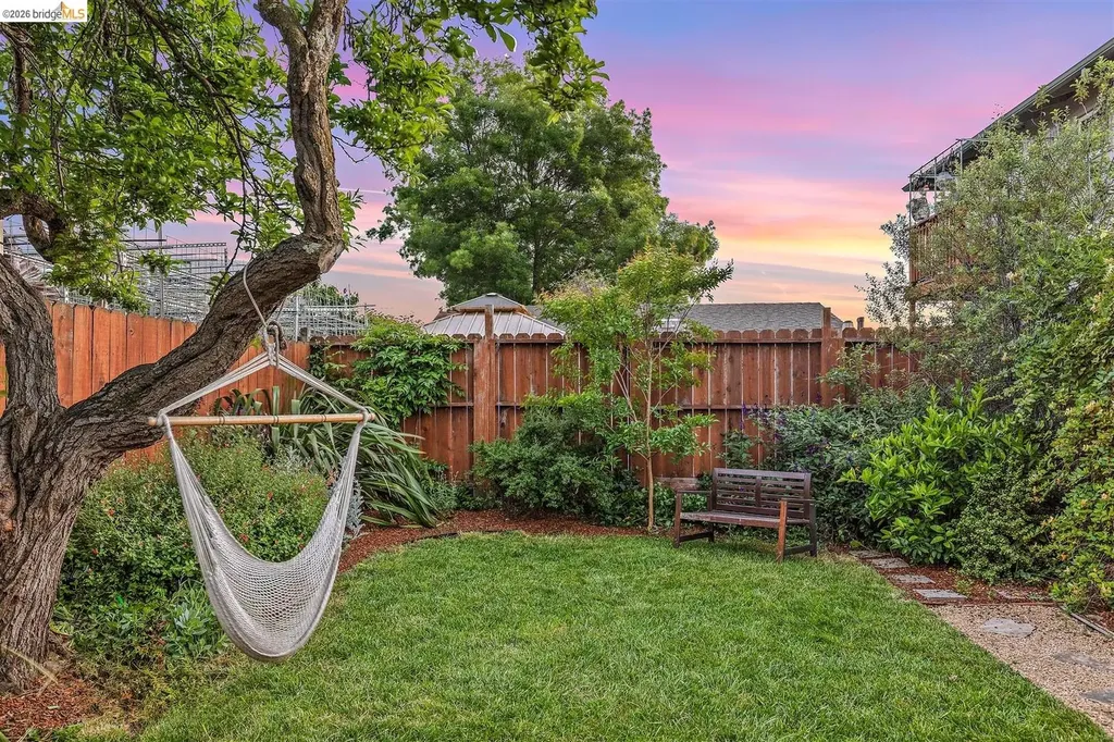 2736 Bartlett Street Oakland CA 94602