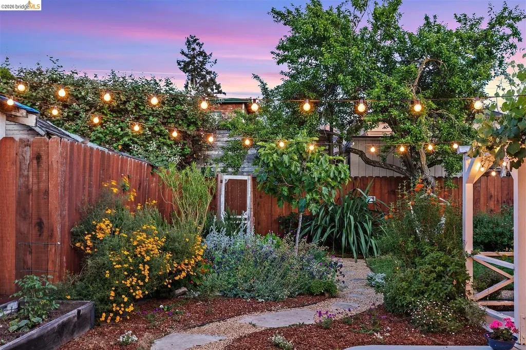 2736 Bartlett Street Oakland CA 94602