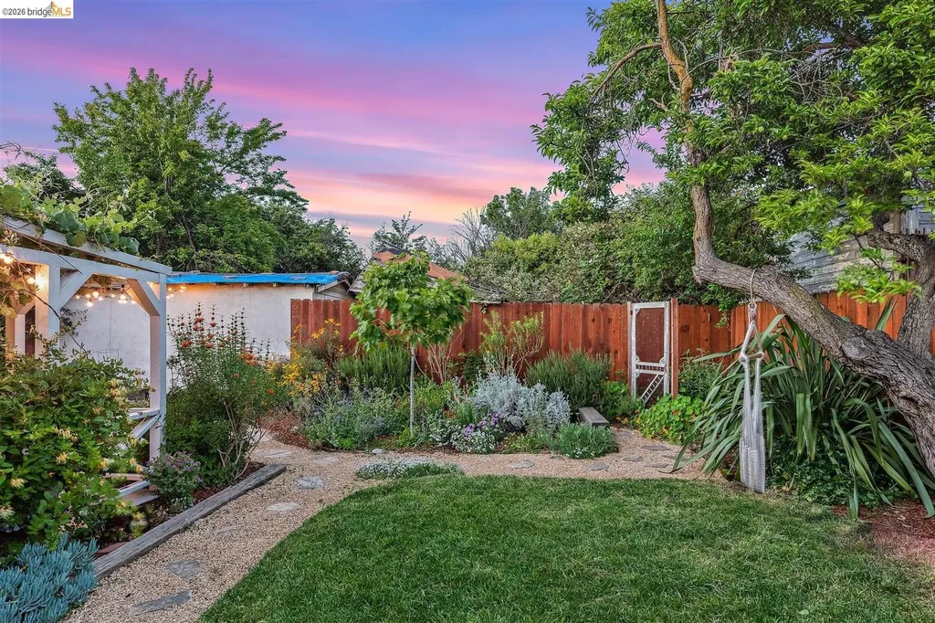 2736 Bartlett Street Oakland CA 94602