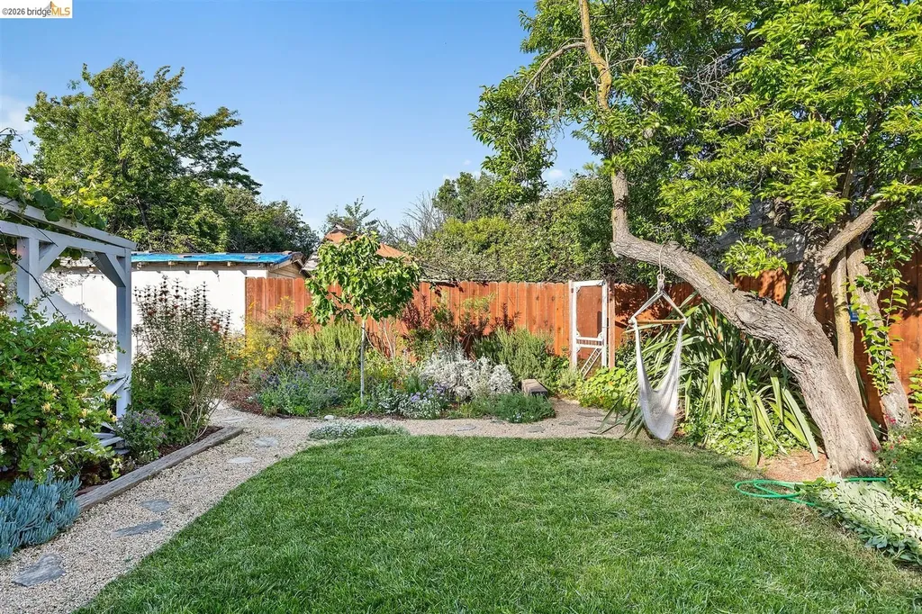 2736 Bartlett Street Oakland CA 94602