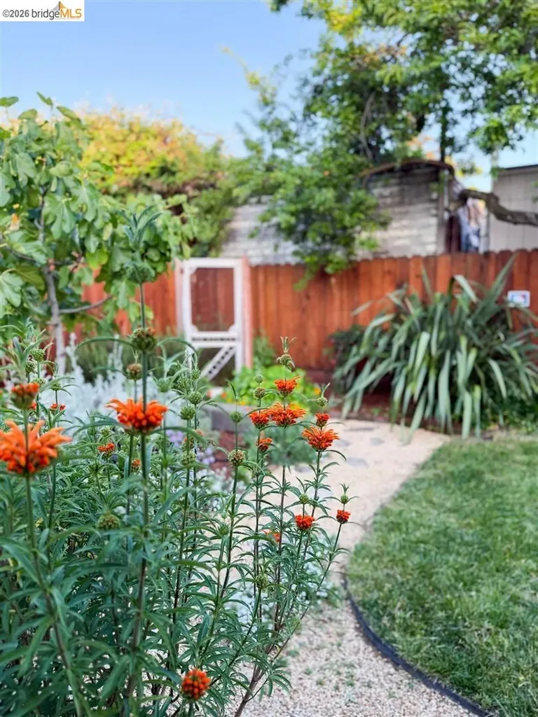 2736 Bartlett Street Oakland CA 94602