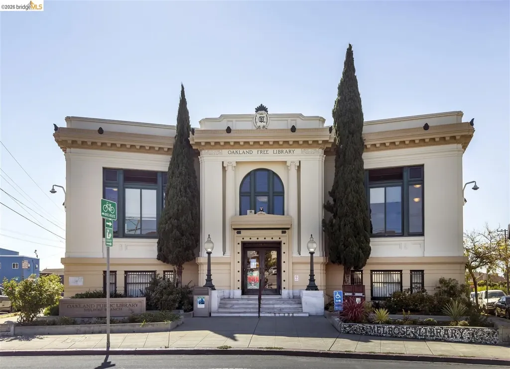 2736 Bartlett Street Oakland CA 94602