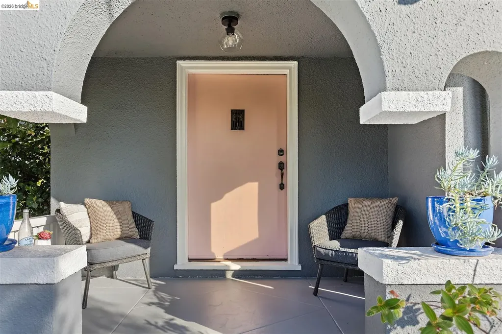 2736 Bartlett Street Oakland CA 94602