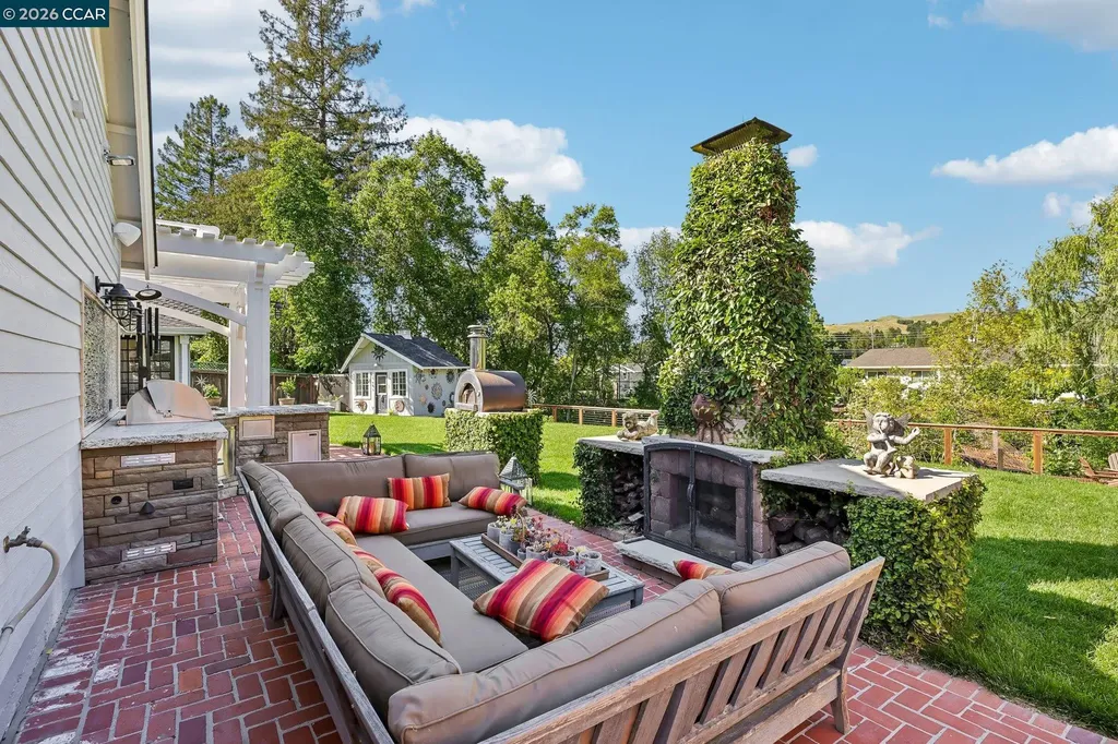 275 Deerfield Drive Moraga CA 94556