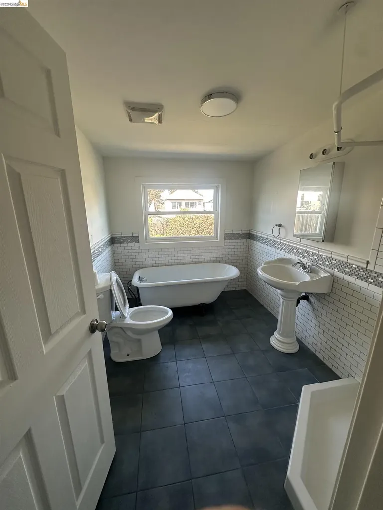 2423 Market Street Oakland CA 94607